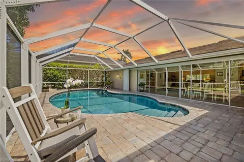 636 Park Shore Dr, Naples, FL 34103