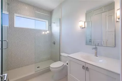 Bath - 875 Wedge Dr, Naples, FL 34103 photo 6 of 6