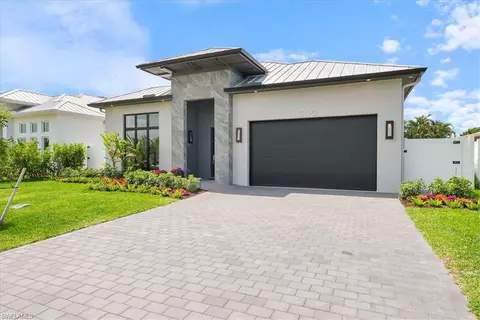 530 107th Ave N, Naples, FL 34108