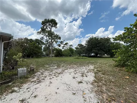 8126 Everhart Dr, North Fort Myers, FL 33917
