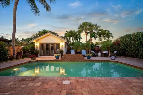 10340 Vanderbilt Dr, Naples, FL 34108 photo 9
