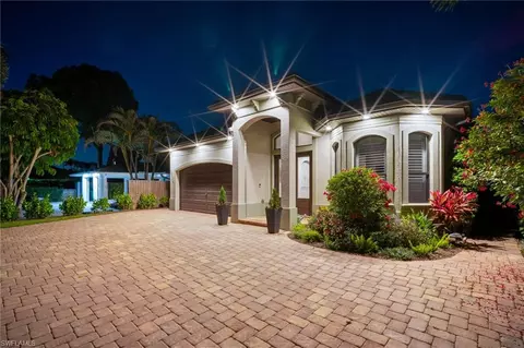 10340 Vanderbilt Dr, Naples, FL 34108 photo 2
