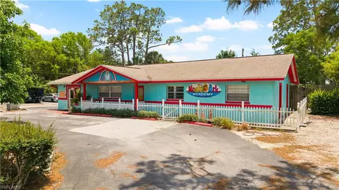 860 102nd Ave N, Naples, FL 34108