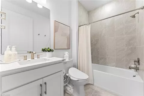 Bath - 20190 Hartford Blvd, Estero, FL 33928 photo 4 of 4