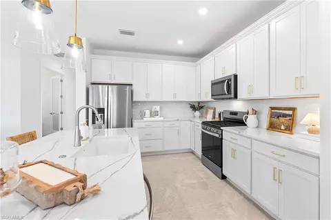 Kitchen - 20190 Hartford Blvd, Estero, FL 33928 photo 2 of 6