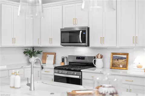 Kitchen - 20190 Hartford Blvd, Estero, FL 33928 photo 4 of 6