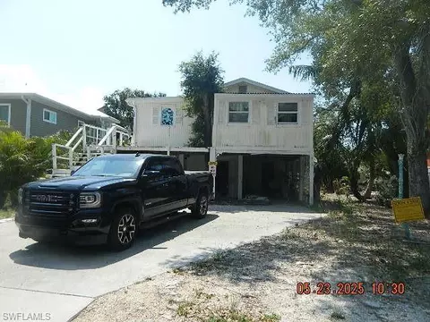 166-168 Coconut Dr, Fort Myers Beach, FL 33931