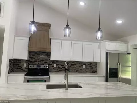 1640 8th St NE, Naples, FL 34120