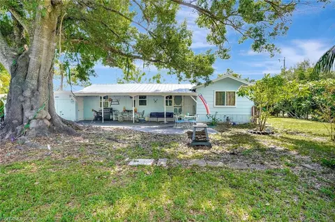 2153 Twin Brooks Rd, North Fort Myers, FL 33917