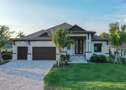 825 Miramar Ct, Cape Coral, FL 33904