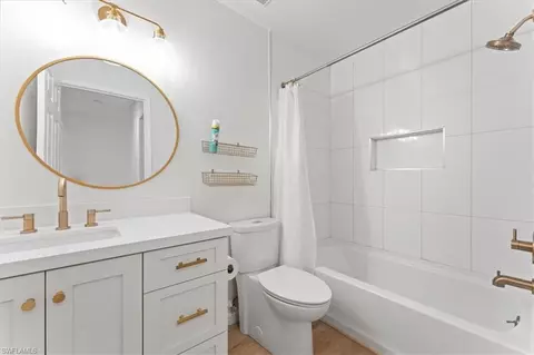 200 Furse Lakes Cir #B11, Naples, FL 34104