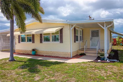 2814 Indianwood Dr, North Fort Myers, FL 33917