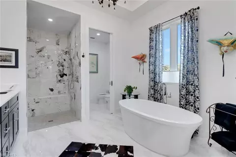 Bath - 1262 10th St N, Naples, FL 34102 photo 2 of 4