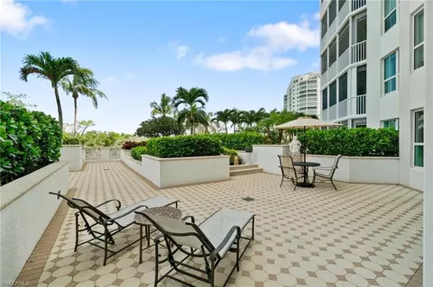 325 Dunes Blvd #T2, Naples, FL 34110
