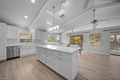 653 Oliva St, Sanibel, FL 33957