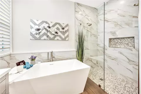 Bath - 1470 Serrano Cir, Naples, FL 34105 photo 2 of 5