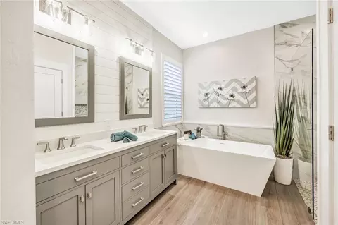 Bath - 1470 Serrano Cir, Naples, FL 34105 photo 1 of 5