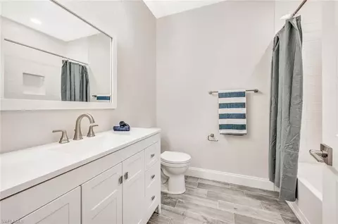Bath - 1470 Serrano Cir, Naples, FL 34105 photo 3 of 5