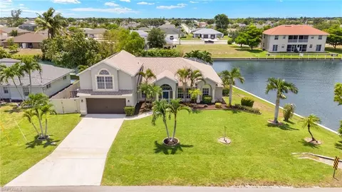 302 SE 8th Pl, Cape Coral, FL 33990
