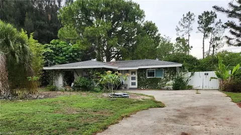 2206 Wyandotte Ave, Alva, FL 33920
