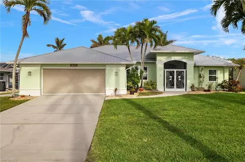 5235 Skylark Ct, Cape Coral, FL 33904