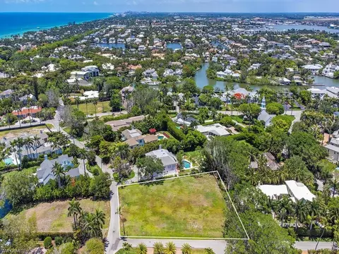 2545 Lantern Ln, Naples, FL 34102