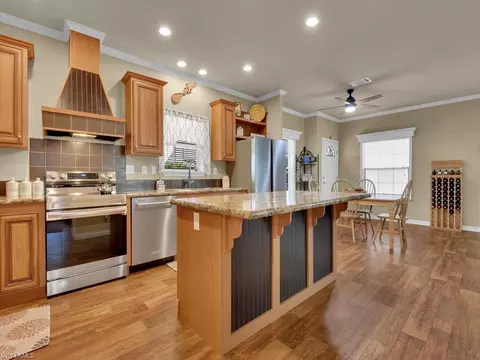 23 Chateau Way, Naples, FL 34112