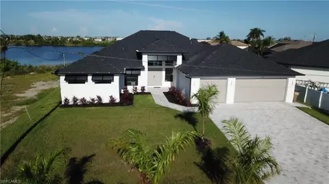702 NW 30th Pl, Cape Coral, FL 33993