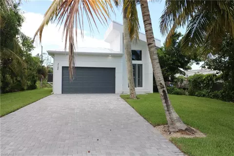 3152 Karen Dr, Naples, FL 34112