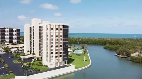 17 Bluebill Ave #901, Naples, FL 34108