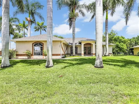 305 SE 16th Pl, Cape Coral, FL 33990