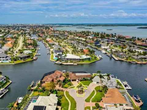 242 Angler Ct, Marco Island, FL 34145