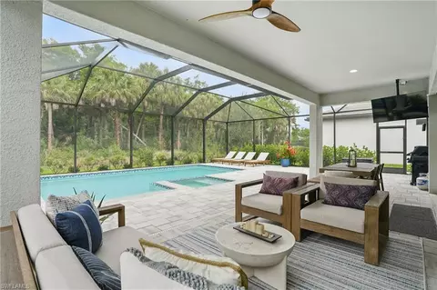 10415 Ventana Ln, Naples, FL 34120