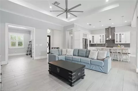 505 7th St NW, Naples, FL 34120