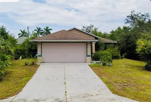 27616 Pinecrest Ln, Bonita Springs, FL 34135