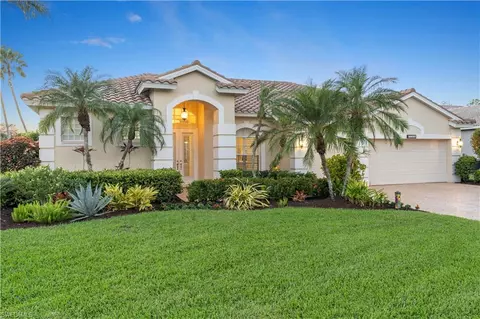 7715 Naples Heritage Dr, Naples, FL 34112