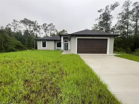 2813 52nd St SW, Lehigh Acres, FL 33976
