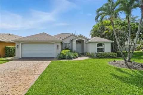 902 Marble Dr, Naples, FL 34104 photo 2