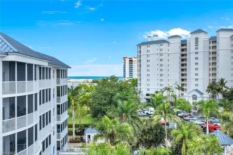460 Launch Cir #PENTHOUSE 01, Naples, FL 34108
