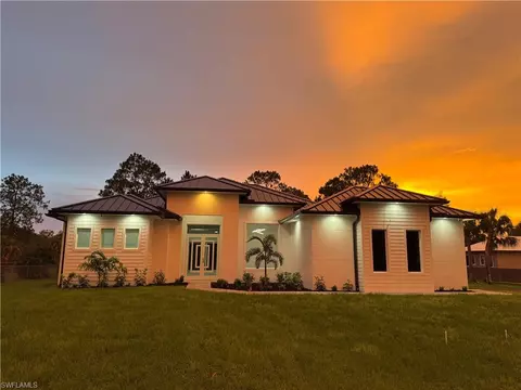 367 10th St NE, Naples, FL 34120