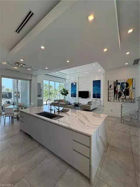 432 Bayside Ave, Naples, FL 34108
