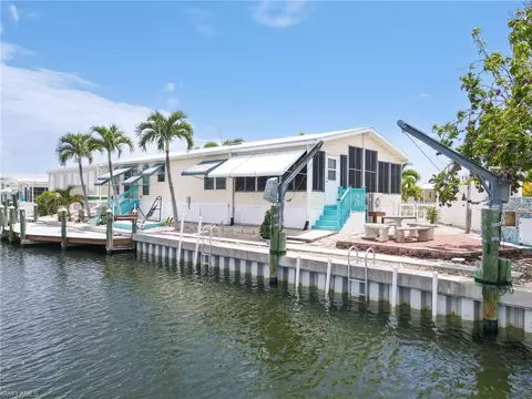 3122 Binnacle Ln, Saint James City, FL 33956
