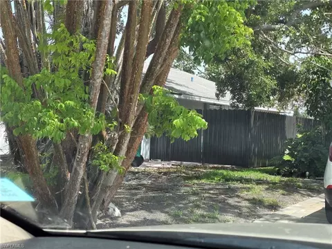 60 Mentor Dr, Naples, FL 34110 photo 3