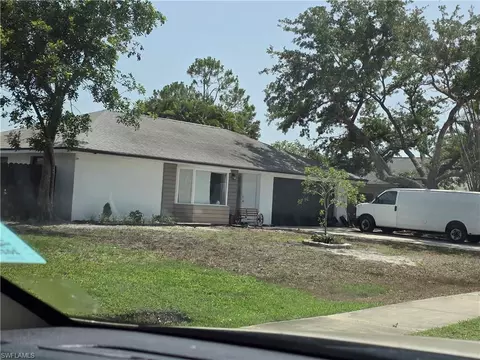 60 Mentor Dr, Naples, FL 34110 photo 2