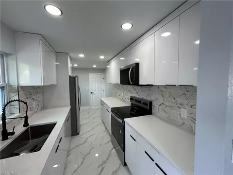 20 Broadway Cir, Fort Myers, FL 33901