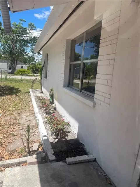 1605 Pawnee St, Fort Myers, FL 33916