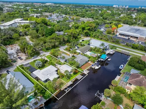 1483 Bembury Dr, Naples, FL 34102
