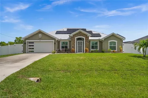 627 NE 7th Ter, Cape Coral, FL 33909