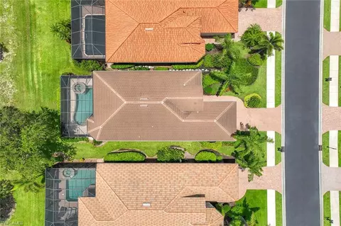 View/Area - 7828 Valencia Ct, Naples, FL 34113 photo 7 of 12