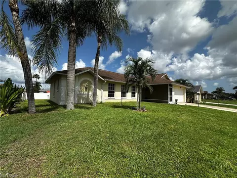 910 SW 10th Pl, Cape Coral, FL 33991